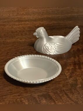 Nesting Hen / Chicken little trinket dish